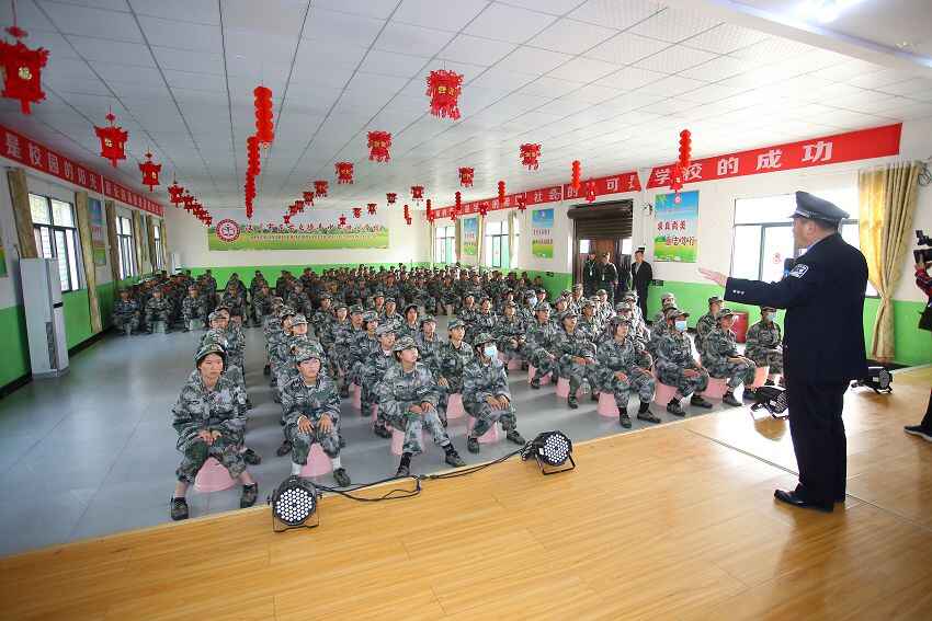 女兒厭學(xué)怎么辦？父母應(yīng)該怎么做？(圖1)